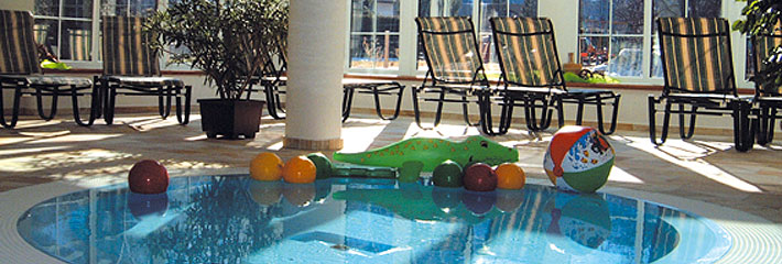 Hallenbad mit Freibereich im Hotel Sägerhof Hallenbad mit Freibereich im Hotel in Tirol
